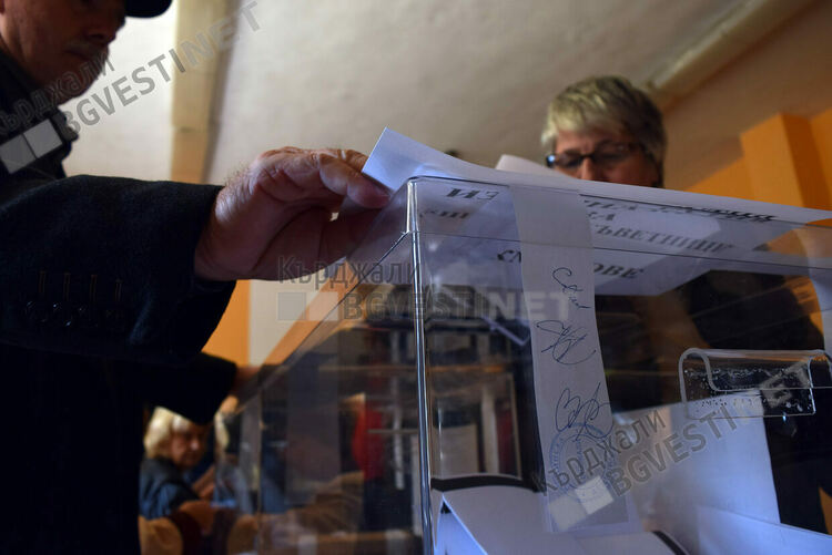 ДПС печели безапелационно битката за общински съветници в Кърджали