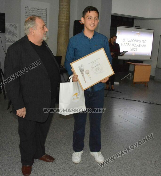Наградиха лауреатите на Националния конкурс за ораторско майсторство „Мисия будител“