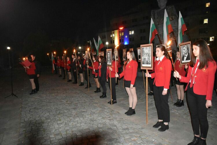 Славейковци канят на факелно шествие за Деня на народните будители