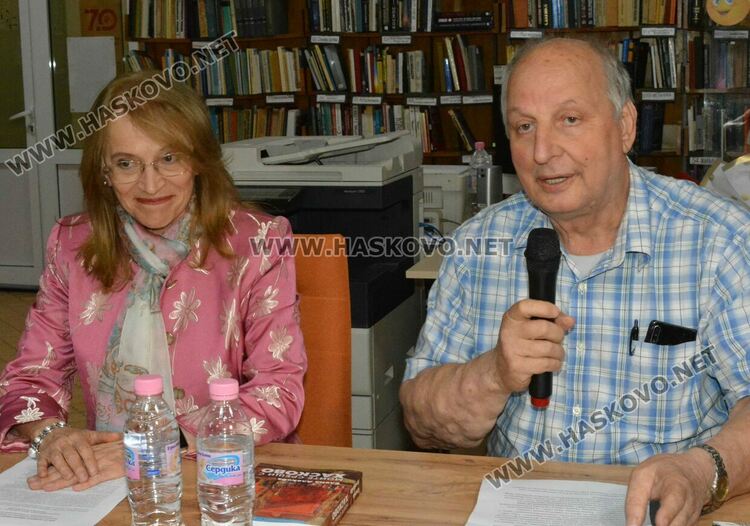 Елена Алекова представи книгата си „Моите срещи с Хасково“