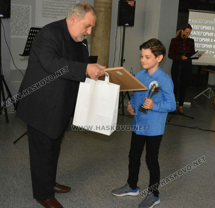 Наградиха лауреатите на Националния конкурс за ораторско майсторство „Мисия будител“