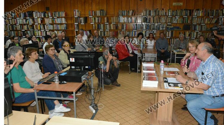 Елена Алекова представи книгата си „Моите срещи с Хасково“