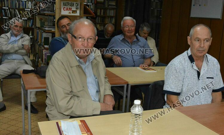 Елена Алекова представи книгата си „Моите срещи с Хасково“