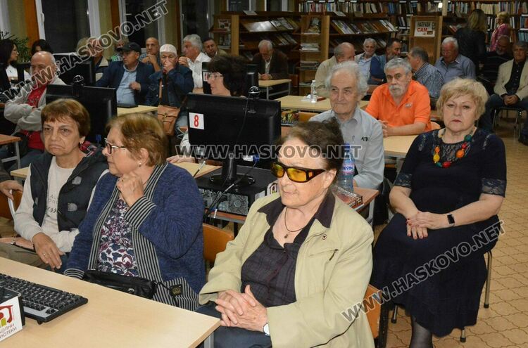 Елена Алекова представи книгата си „Моите срещи с Хасково“