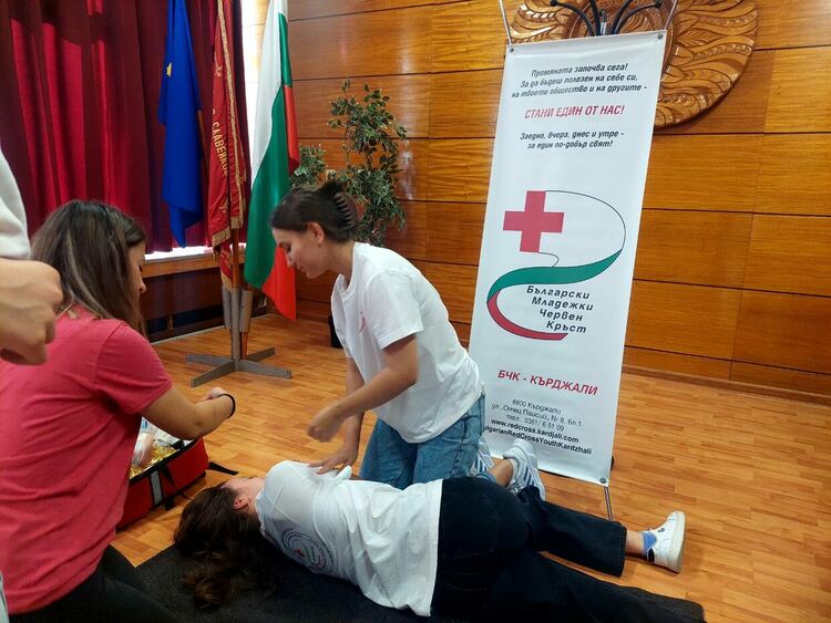 Доброволци на БМЧК преминаха обучение по първа долекарска помощ