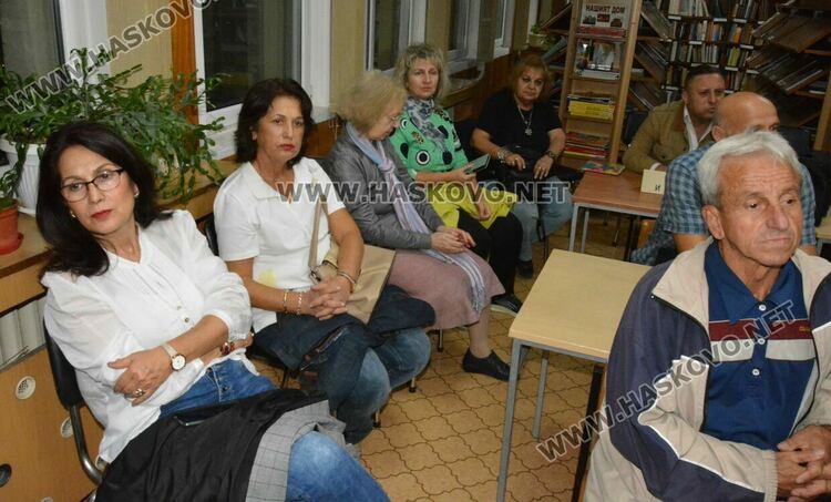 Елена Алекова представи книгата си „Моите срещи с Хасково“