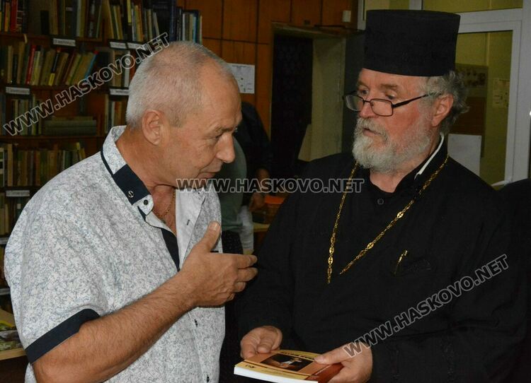 Елена Алекова представи книгата си „Моите срещи с Хасково“