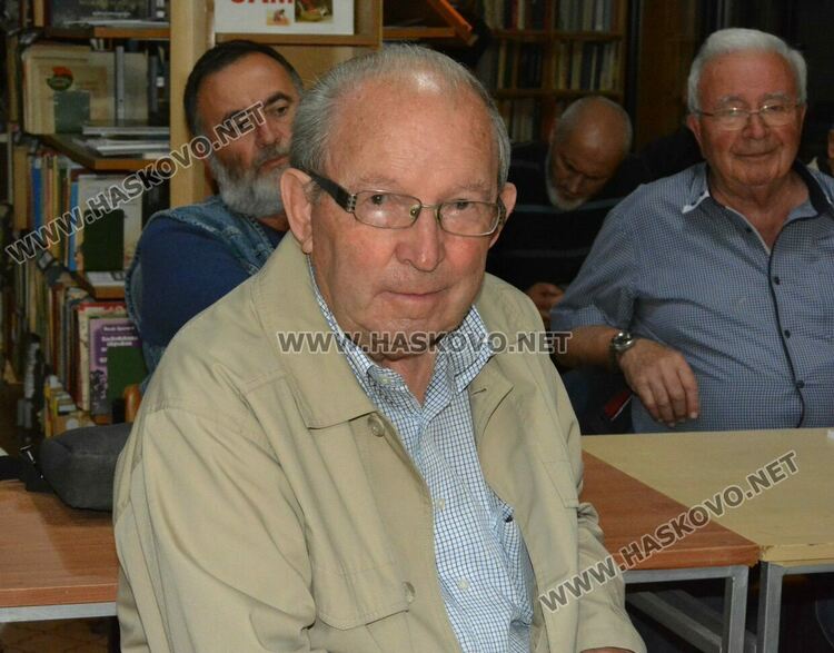 Елена Алекова представи книгата си „Моите срещи с Хасково“