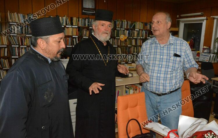 Елена Алекова представи книгата си „Моите срещи с Хасково“