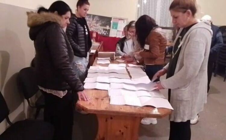 Пернишки урок за невалидни гласове: Секционна комисия не слагала печати върху бюлетините