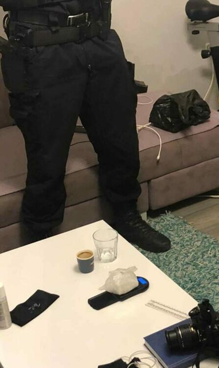 Задържаха двама мъже и жена за над 3 кг кокаин и незаконно оръжие