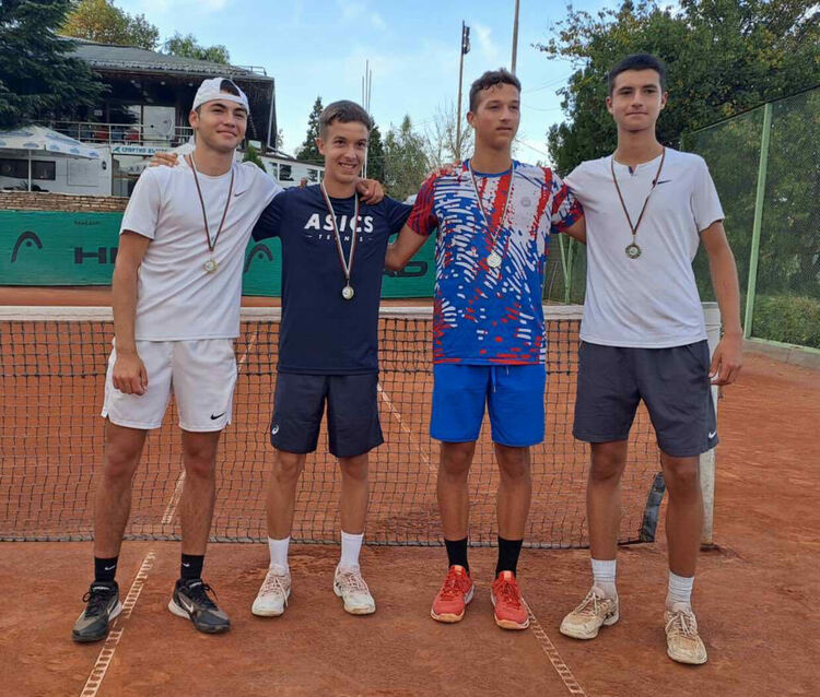 Калоян Шиков и Александра Момчилова триумфираха на тенис турнир в Хасково