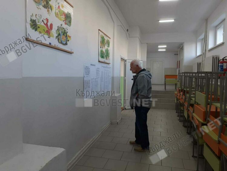 Едва една трета от гласовете за Ерол Мюмюн са от града