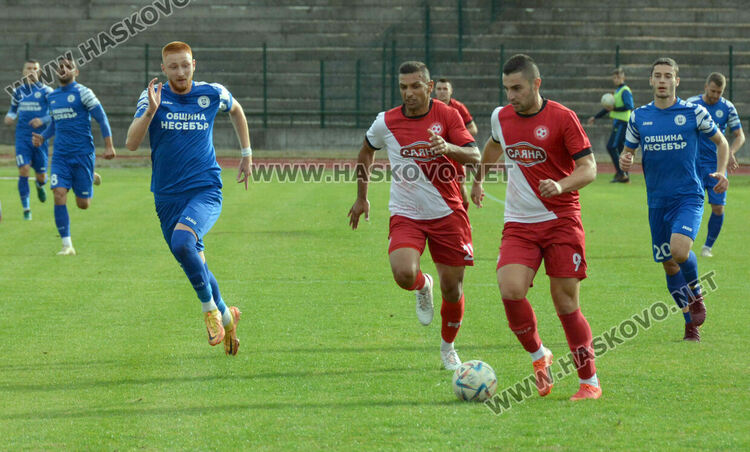 Спорни съдийски отсъждания и проспано първо полувреме костваха точката на „Саяна Хасково“ срещу „Несебър“