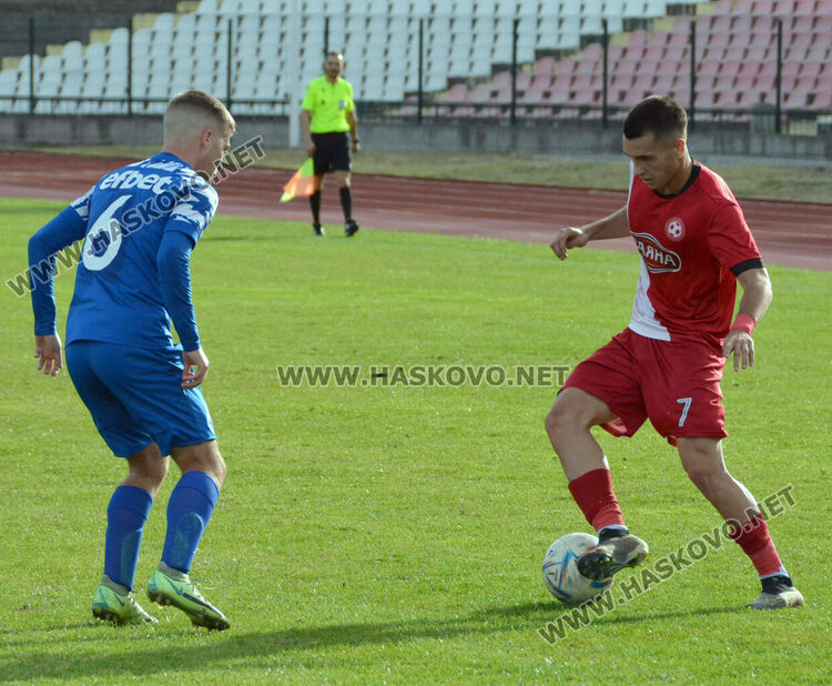 Спорни съдийски отсъждания и проспано първо полувреме костваха точката на „Саяна Хасково“ срещу „Несебър“