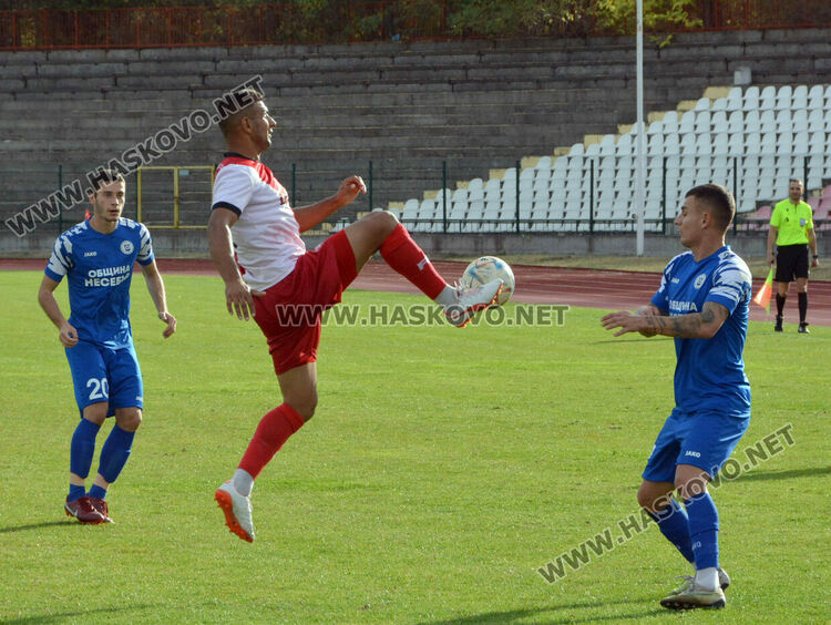 Спорни съдийски отсъждания и проспано първо полувреме костваха точката на „Саяна Хасково“ срещу „Несебър“