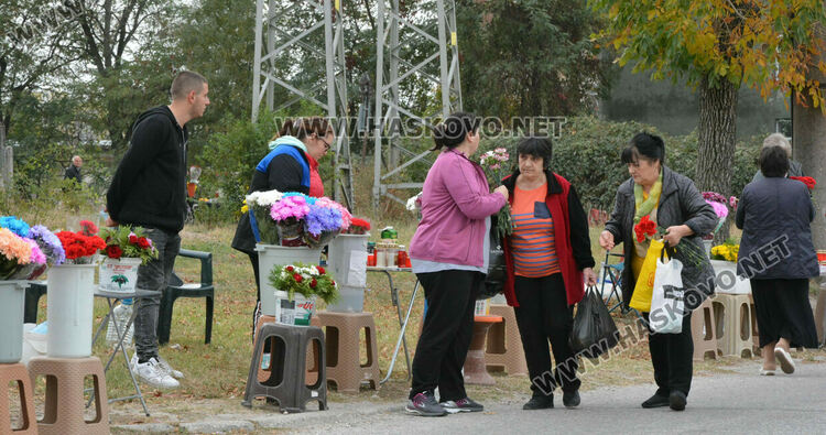 На Архангелова задушница почитаме паметта на близките си във вечния им път