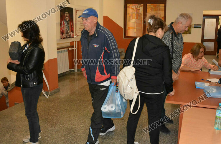 Членовете на СИК в Хасково взеха бюлетините и изборните книжа за вота в неделя