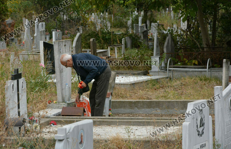 На Архангелова задушница почитаме паметта на близките си във вечния им път