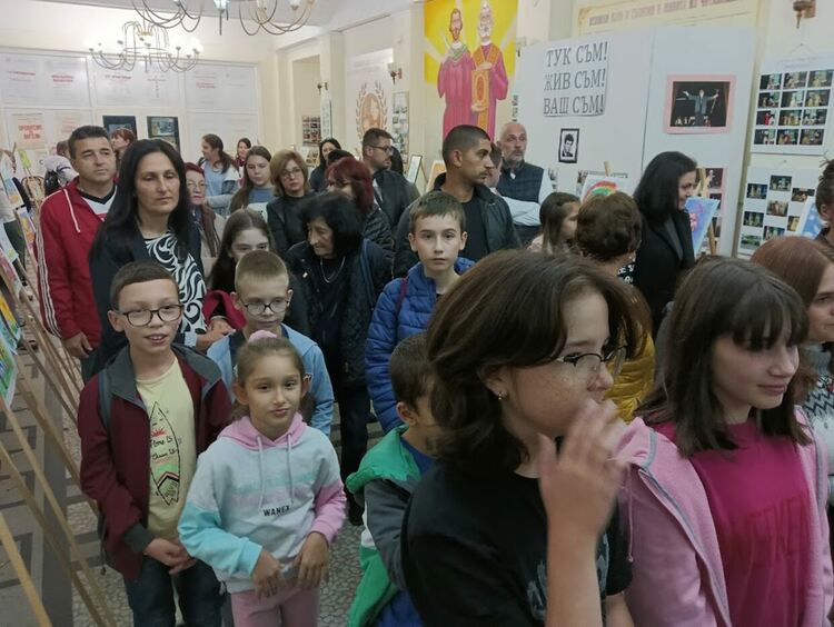 Малки художници представиха "Спомени от лятото"