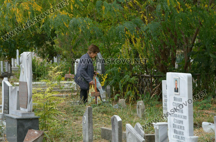 На Архангелова задушница почитаме паметта на близките си във вечния им път