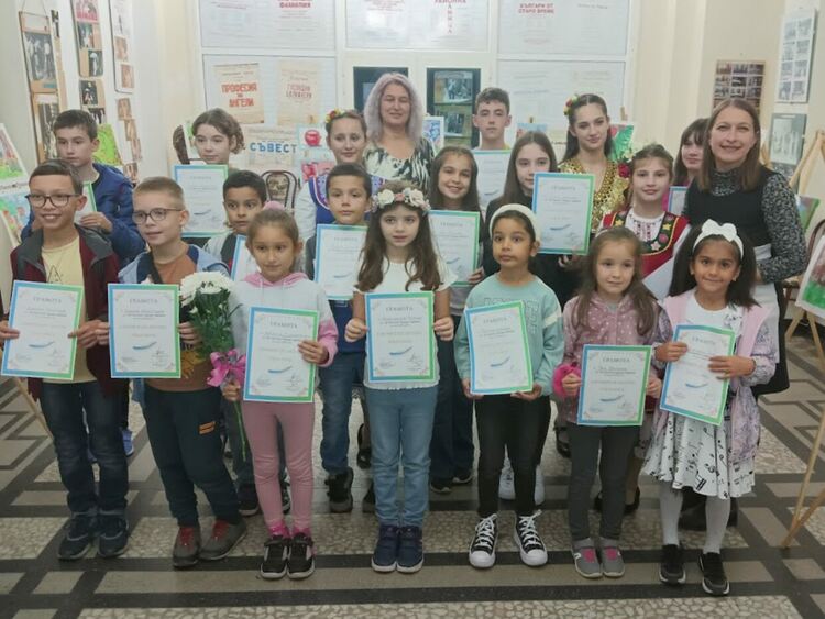 Малки художници представиха "Спомени от лятото"