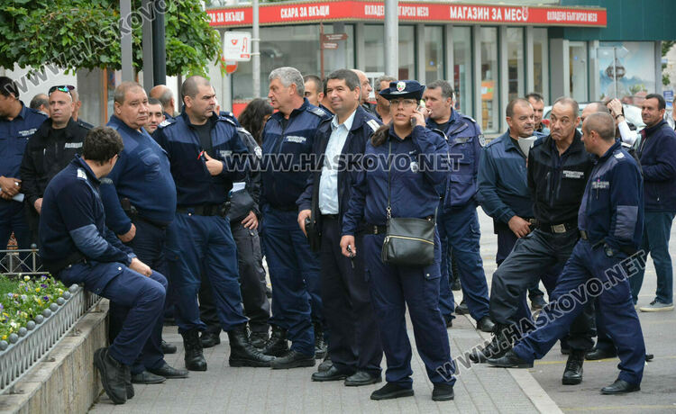 Членовете на СИК в Хасково взеха бюлетините и изборните книжа за вота в неделя