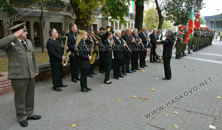 Цветя за почит в памет на загиналите във Втората световна война през 1944 - 1945 г