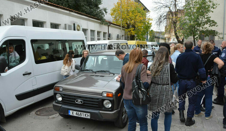 Членовете на СИК в Хасково взеха бюлетините и изборните книжа за вота в неделя