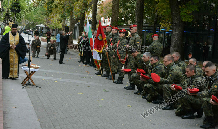 Цветя за почит в памет на загиналите във Втората световна война през 1944 - 1945 г