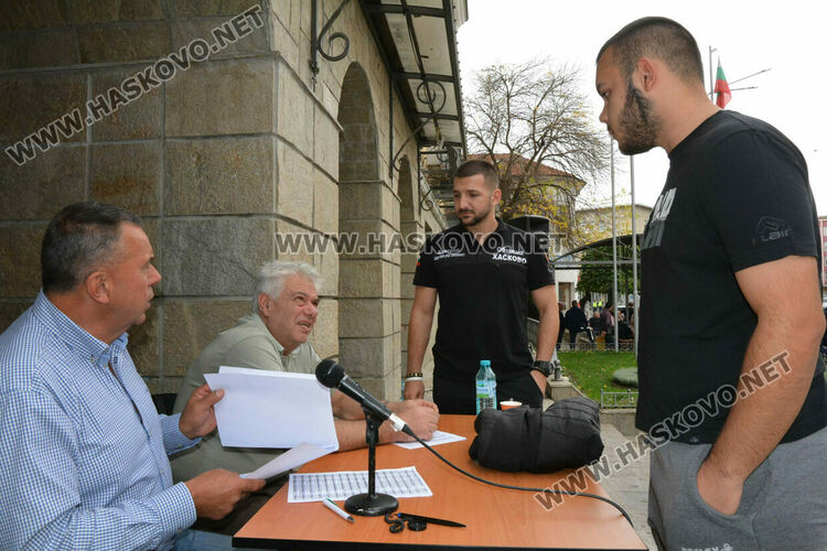 Членовете на СИК в Хасково взеха бюлетините и изборните книжа за вота в неделя