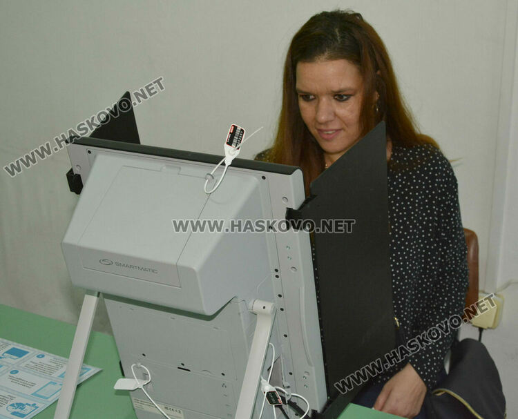 Изборният ден е открит в Хасковско, няма проблем с машините