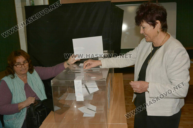 Изборният ден е открит в Хасковско, няма проблем с машините