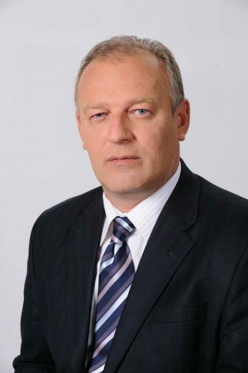 Предварително: Мелемов води пред Сабрутев