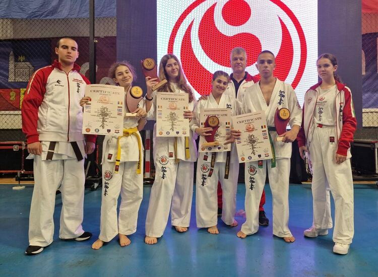 Четири бронзови медала от Балканиадата в Румъния за каратеките от клуб „Мълния“