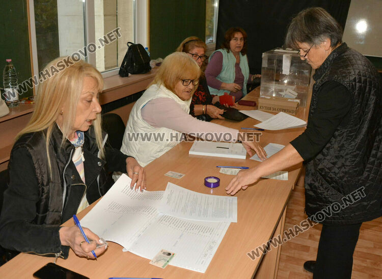 Изборният ден е открит в Хасковско, няма проблем с машините