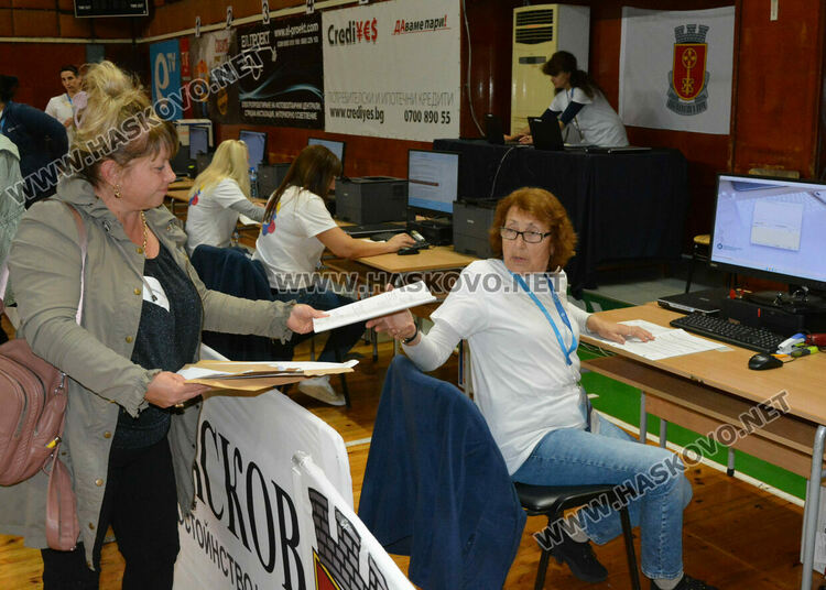 Започна предаването на бюлетините в ОИК – Хасково 
