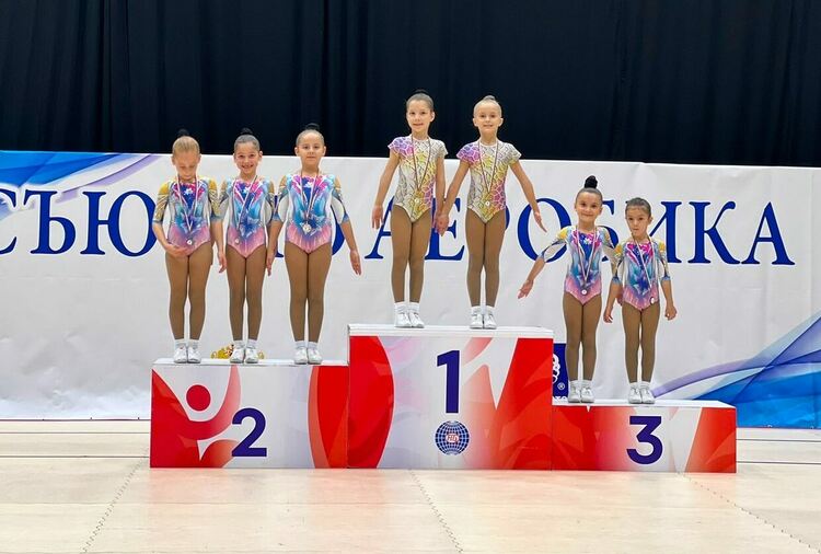 „Виолена“ и „Мега спорт“ с куп медали от състезания по аеробика в Пловдив