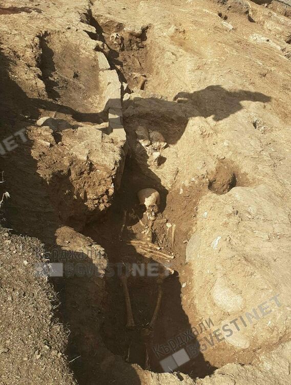 Две църкви, 23 гроба и редица находки разкриха археолози при разкопки на крепостта край Храстово