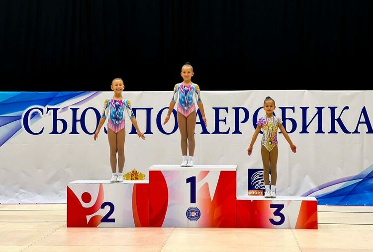 „Виолена“ и „Мега спорт“ с куп медали от състезания по аеробика в Пловдив