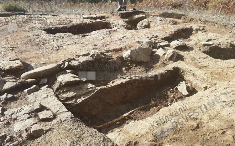 Две църкви, 23 гроба и редица находки разкриха археолози при разкопки на крепостта край Храстово