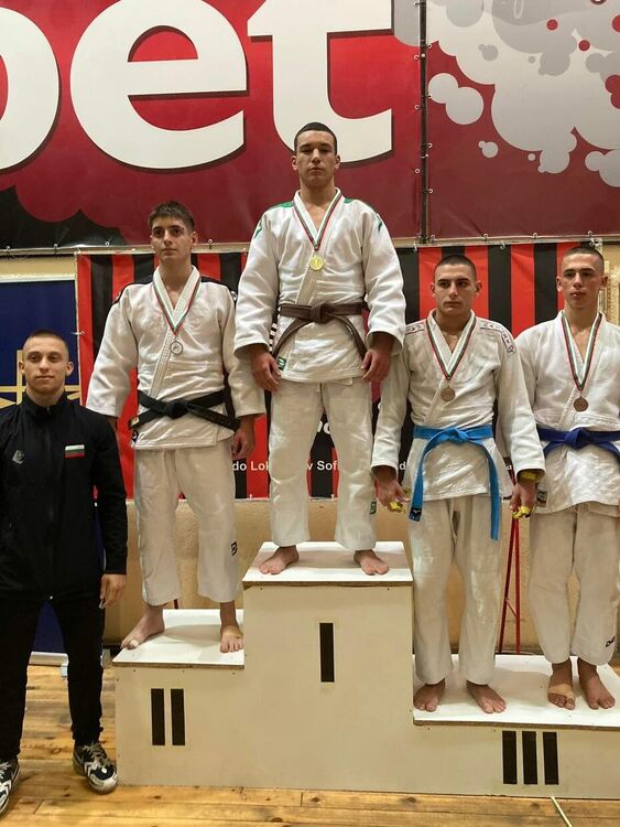 16 медала за джудистите на „Хасково“ от турнир в столицата