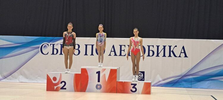 „Виолена“ и „Мега спорт“ с куп медали от състезания по аеробика в Пловдив