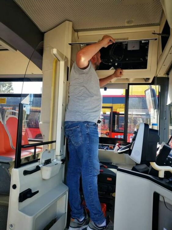 Приключи работата по монтирането на видео камери за мониторинг на живо