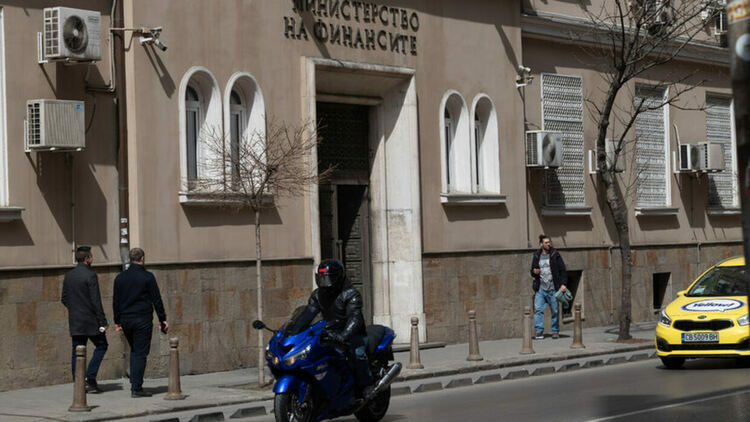 Държавата успя да вземе планирания дълг, за да покрие дефицита в бюджета