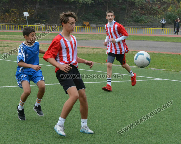 С футбол и 71 гола започнаха общинските ученически игри в Хасково