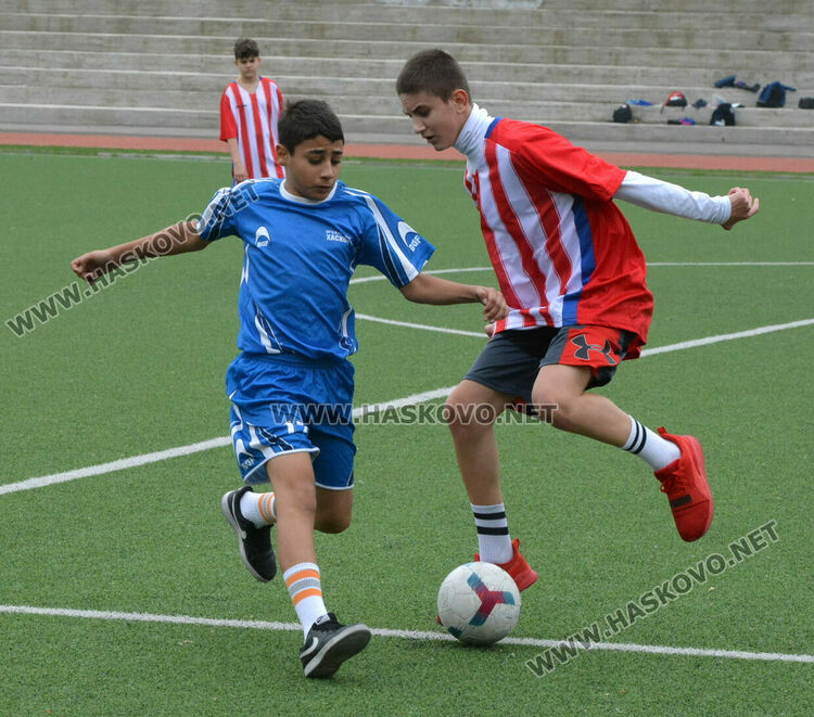 С футбол и 71 гола започнаха общинските ученически игри в Хасково