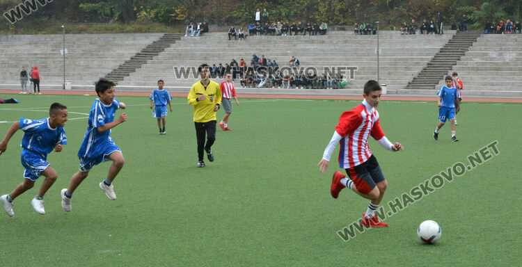 С футбол и 71 гола започнаха общинските ученически игри в Хасково