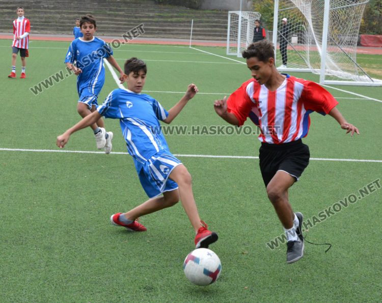 С футбол и 71 гола започнаха общинските ученически игри в Хасково