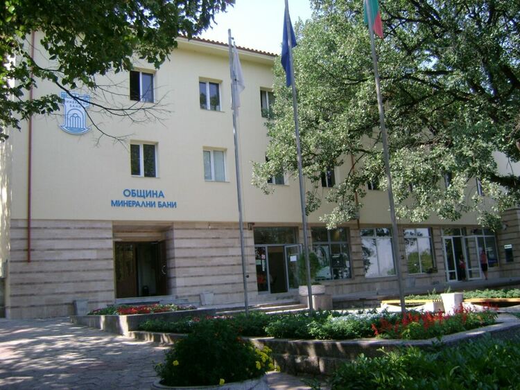 В Минерални бани започна изплащането на възнаграждения на членовете на СИК и ПСИК